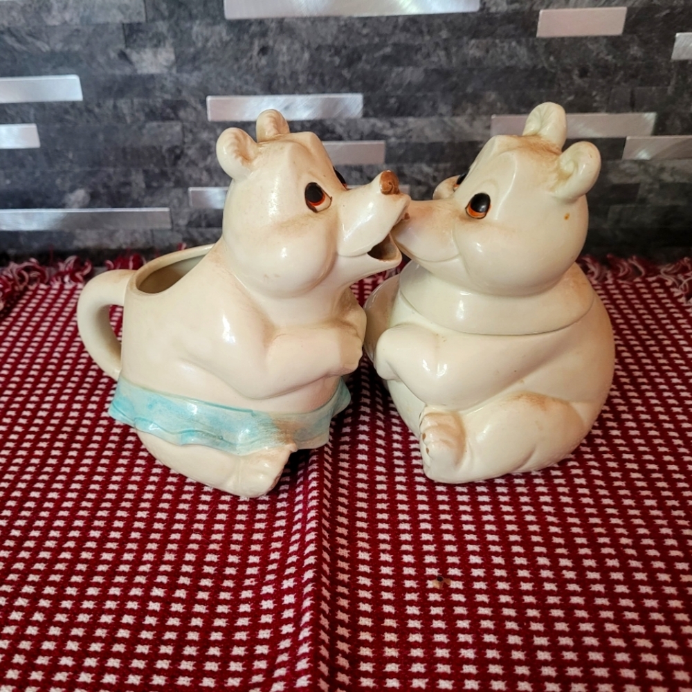 Vintage cute bears ...creamer & sugar